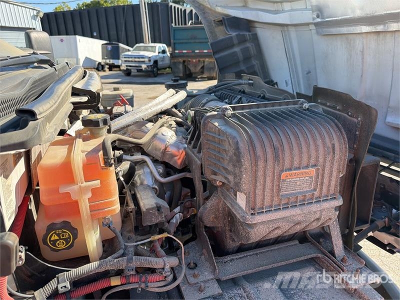 Chevrolet Silverado 5500HD 4x4 Crew Cab Utility Truck Prekucniki
