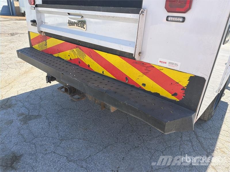 Chevrolet Silverado 5500HD 4x4 Crew Cab Utility Truck Prekucniki