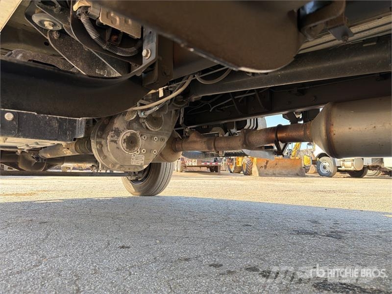 Chevrolet Silverado 5500HD 4x4 Crew Cab Utility Truck Prekucniki
