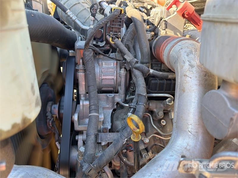 Chevrolet Silverado 5500HD 4x4 Crew Cab Utility Truck Prekucniki