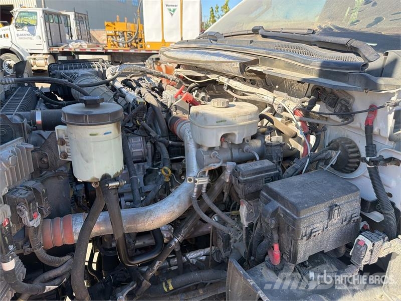 Chevrolet Silverado 5500HD 4x4 Crew Cab Utility Truck Prekucniki