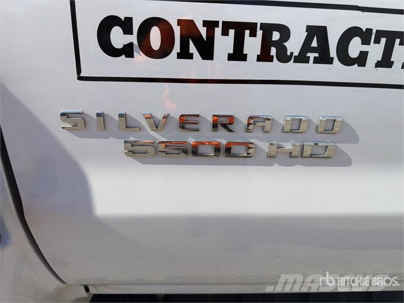 Chevrolet Silverado 5500HD 4x4 Crew Cab Utility Truck Prekucniki