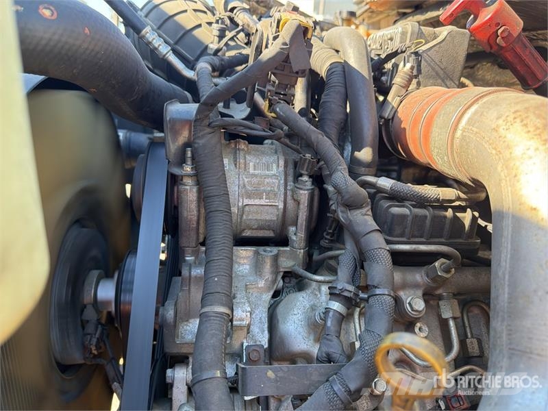 Chevrolet Silverado 5500HD 4x4 Crew Cab Utility Truck Prekucniki