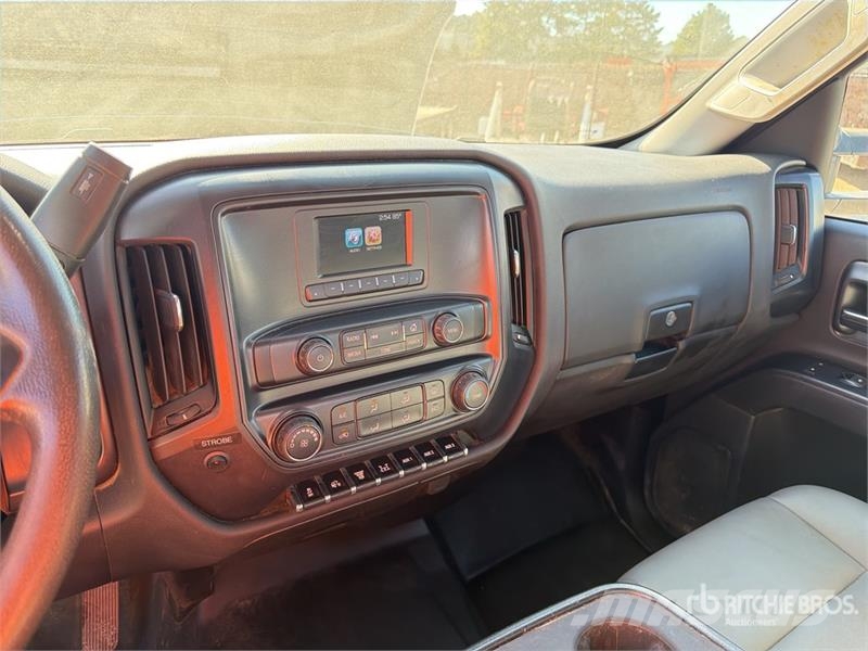 Chevrolet Silverado 5500HD 4x4 Crew Cab Utility Truck Prekucniki