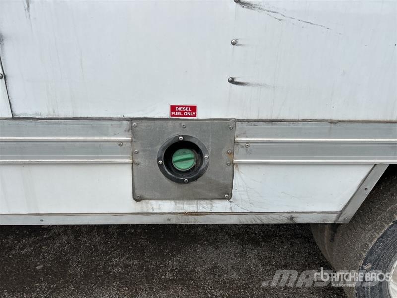 Chevrolet Silverado 6500 4x2 Van Truck شاحنات ذات هيكل صندوقي