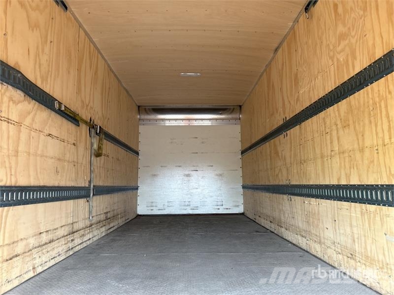 Chevrolet Silverado 6500 4x2 Van Truck شاحنات ذات هيكل صندوقي