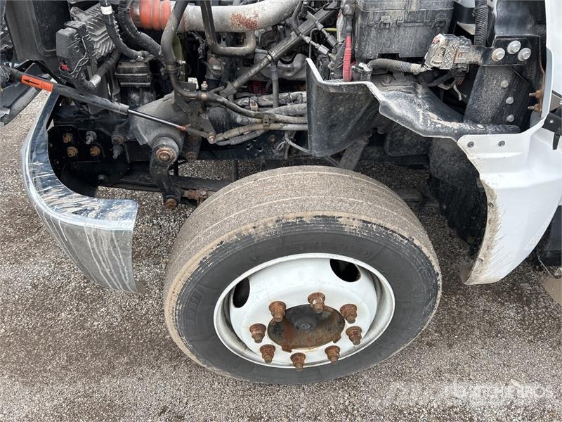 Chevrolet Silverado 6500 4x2 Van Truck شاحنات ذات هيكل صندوقي