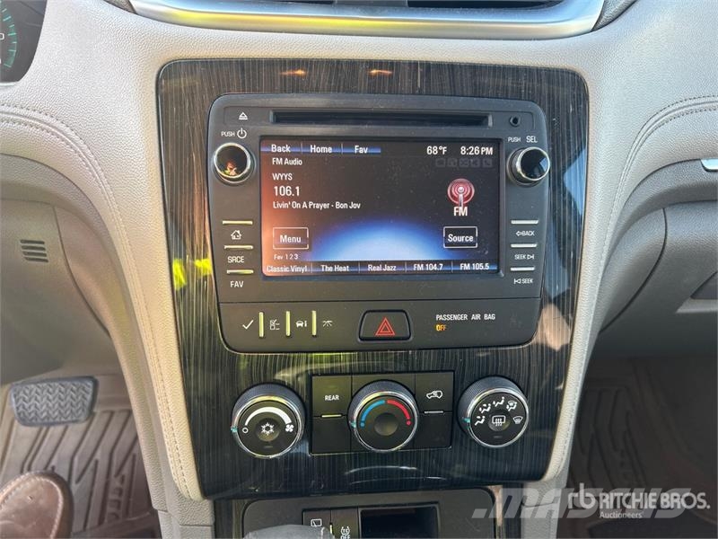 Chevrolet Traverse LT AWD Automobile Personbilar