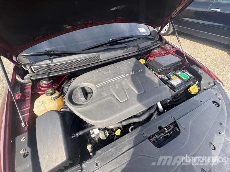 Chrysler 200 سيارات