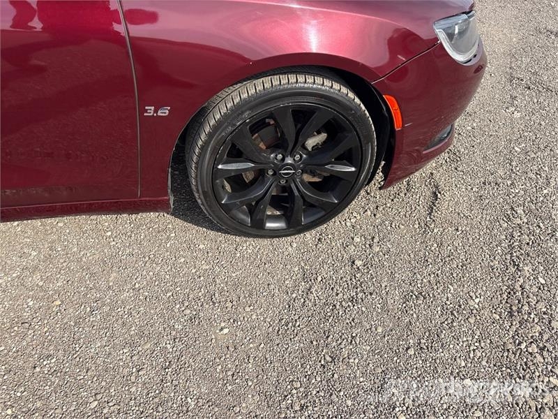 Chrysler 200 سيارات