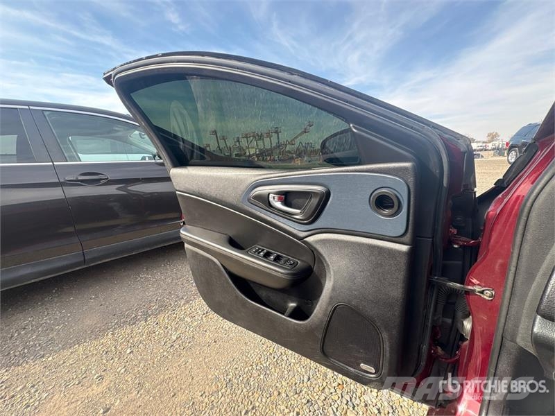 Chrysler 200 سيارات