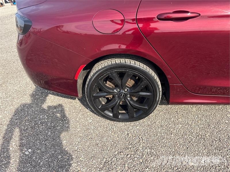 Chrysler 200 سيارات