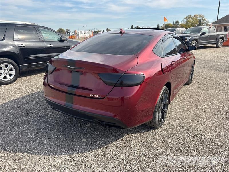 Chrysler 200 سيارات