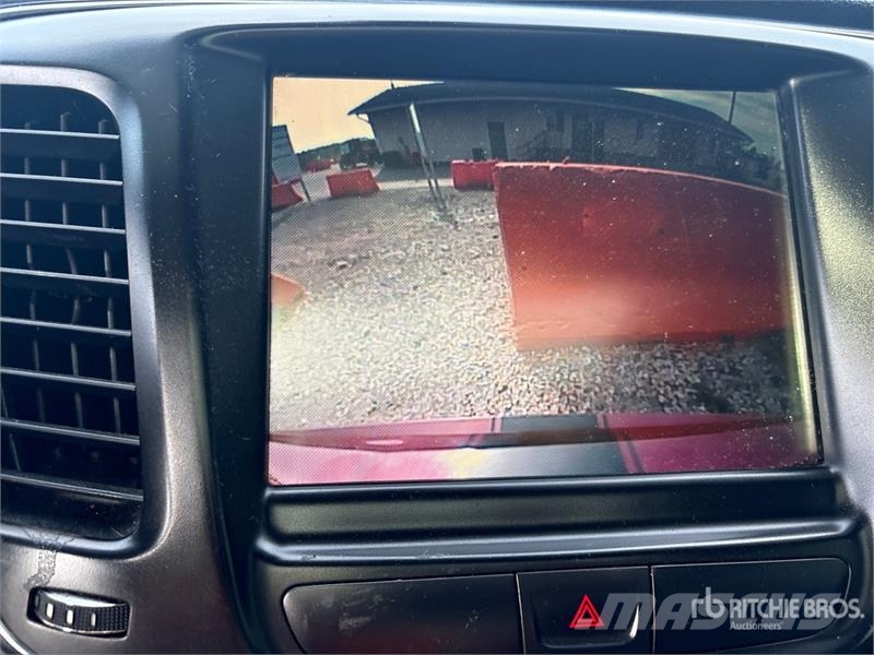 Chrysler 200 سيارات