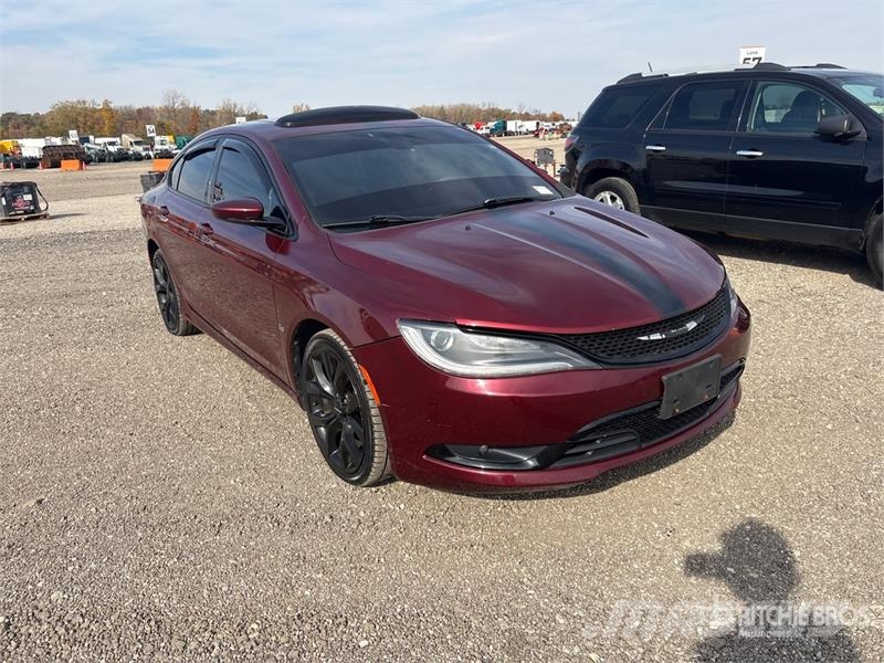 Chrysler 200 سيارات