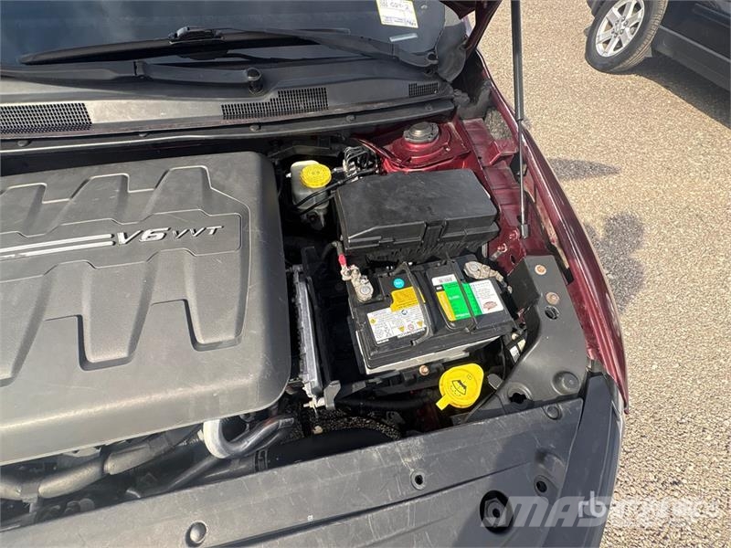 Chrysler 200 سيارات