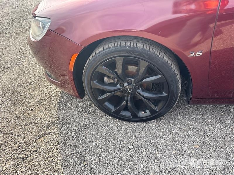 Chrysler 200 سيارات