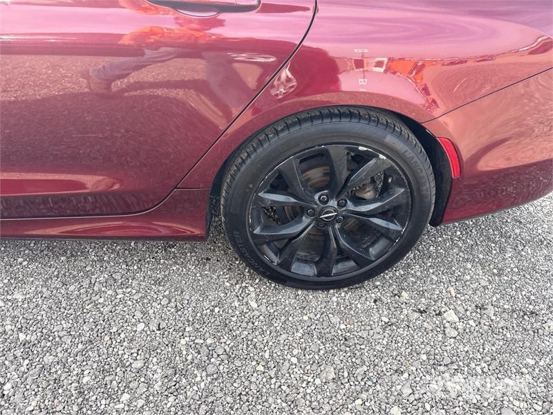 Chrysler 200 سيارات