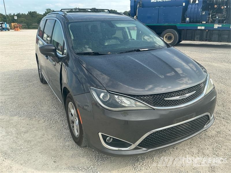 Chrysler Pacifica Minivan Kistehergépjárművek