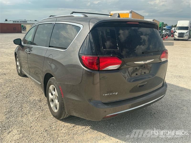 Chrysler Pacifica Minivan Kistehergépjárművek