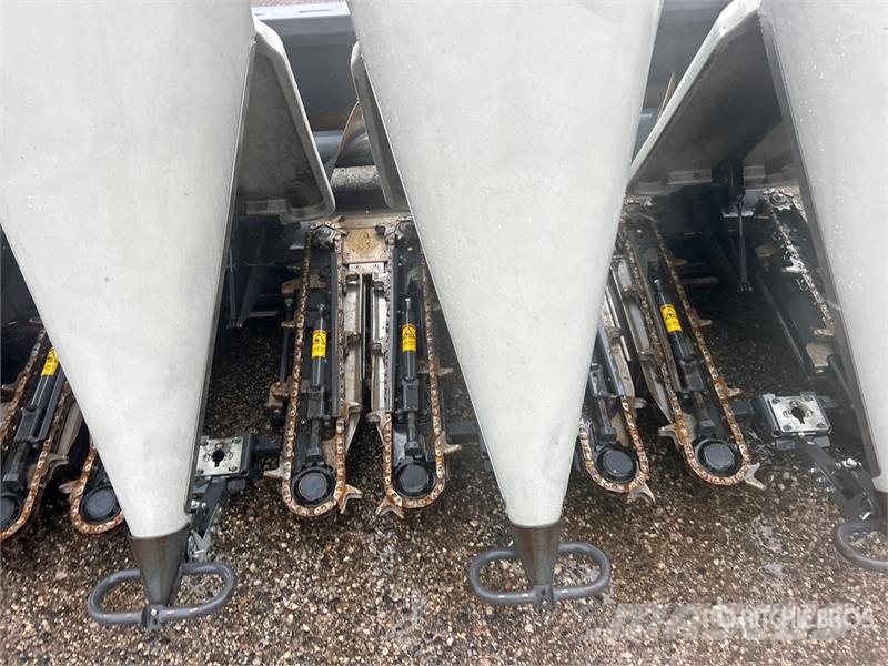CLAAS 12-30C 12 Row 30 ft Corn Combine Header Skjærebord til skurtresker
