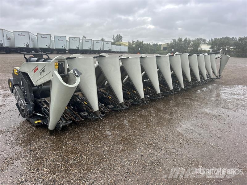 CLAAS 12-30C 12 Row 30 ft Corn Combine Header Skjærebord til skurtresker