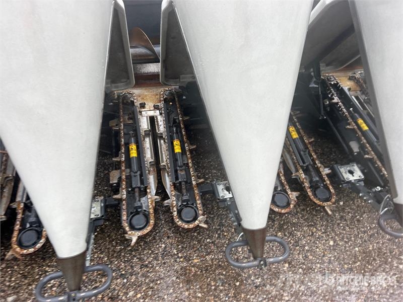 CLAAS 12-30C 12 Row 30 ft Corn Combine Header Skjærebord til skurtresker
