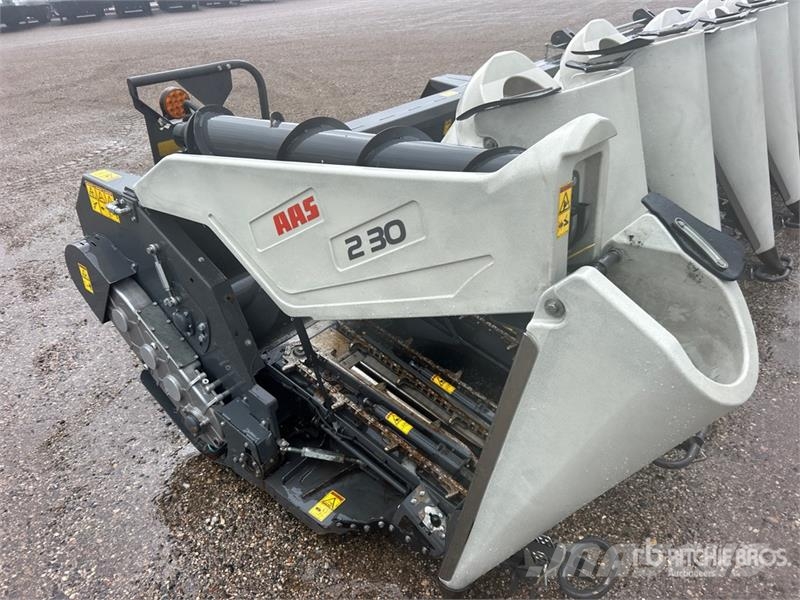 CLAAS 12-30C 12 Row 30 ft Corn Combine Header Skjærebord til skurtresker
