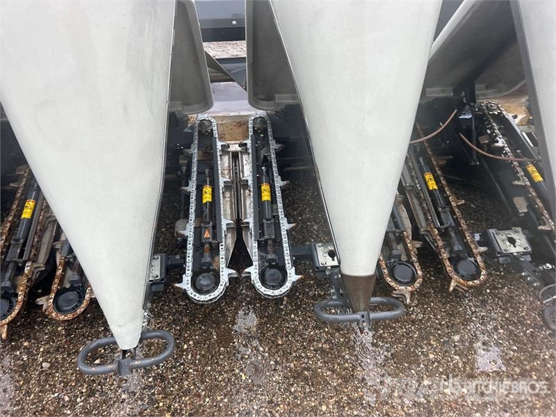 CLAAS 12-30C 12 Row 30 ft Corn Combine Header Skjærebord til skurtresker