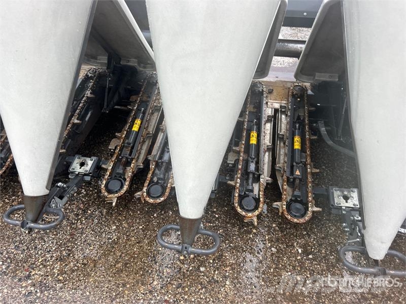 CLAAS 12-30C 12 Row 30 ft Corn Combine Header Skjærebord til skurtresker