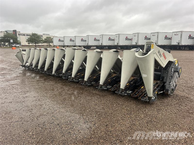 CLAAS 12-30C 12 Row 30 ft Corn Combine Header Skjærebord til skurtresker