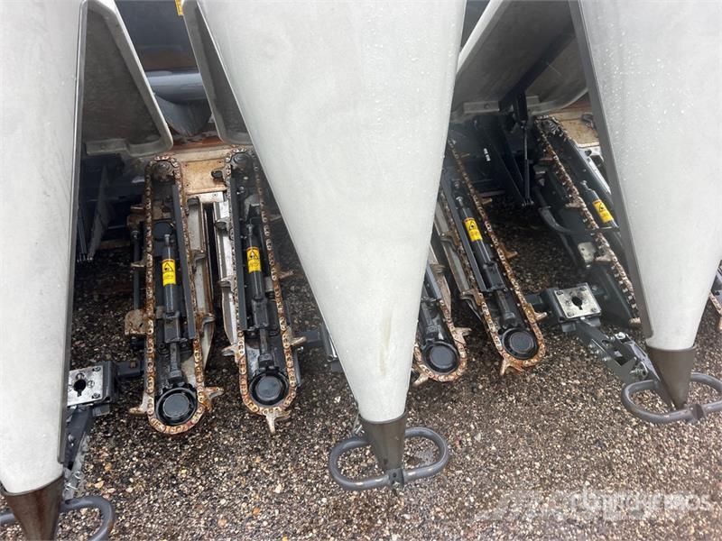 CLAAS 12-30C 12 Row 30 ft Corn Combine Header Skjærebord til skurtresker