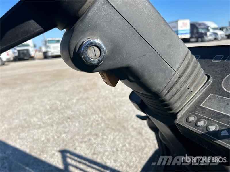 Clark C25CL 4500 lb Cushion Tire Forklift Autres Chariots élévateurs
