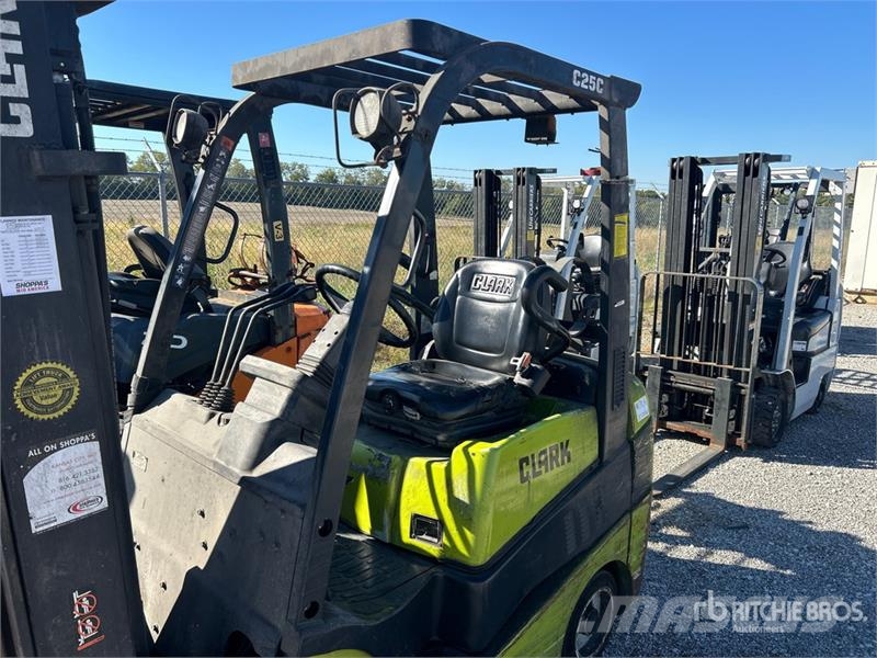 Clark C25CL 4500 lb Cushion Tire Forklift Autres Chariots élévateurs