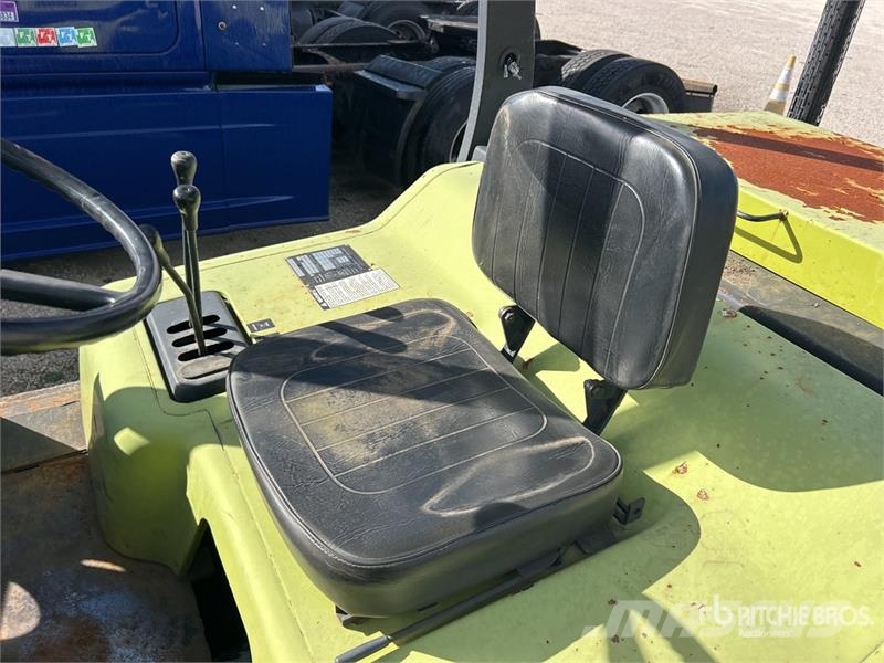 Clark CMP70 15500 lb Pneumatic Tire Forklift (Inoperable Iné