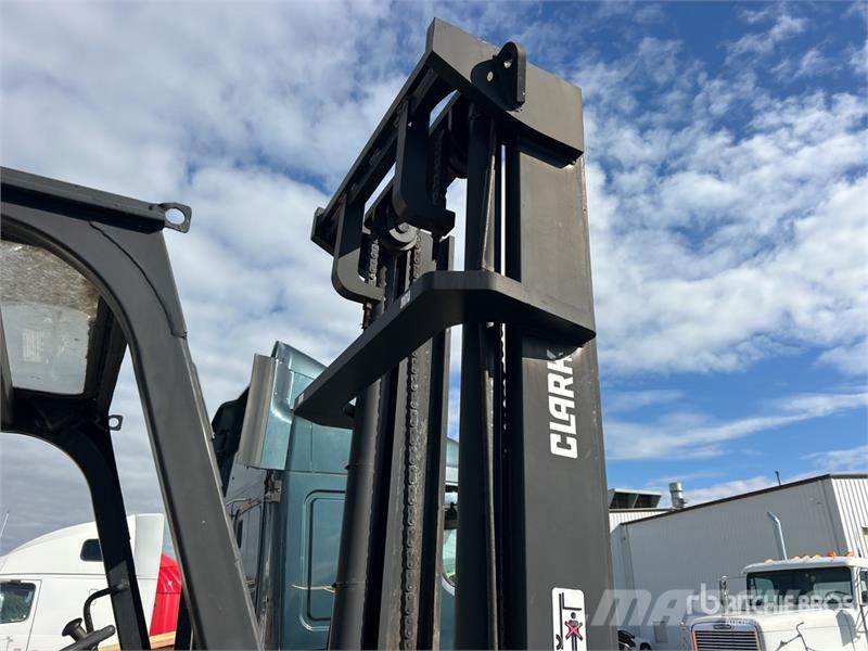 Clark CMP70 15500 lb Pneumatic Tire Forklift (Inoperable Iné