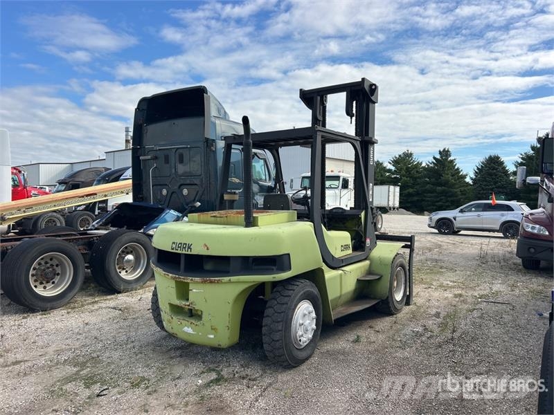 Clark CMP70 15500 lb Pneumatic Tire Forklift (Inoperable Iné