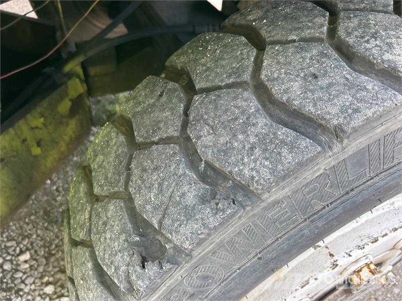 Clark CMP70 15500 lb Pneumatic Tire Forklift (Inoperable Iné