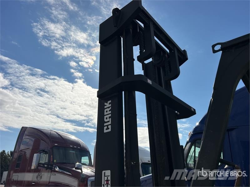 Clark CMP70 15500 lb Pneumatic Tire Forklift (Inoperable Iné