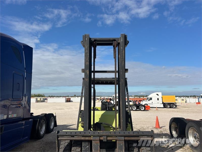 Clark CMP70 15500 lb Pneumatic Tire Forklift (Inoperable Iné