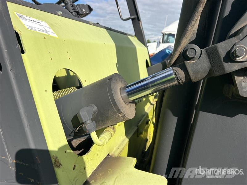Clark CMP70 15500 lb Pneumatic Tire Forklift (Inoperable Iné