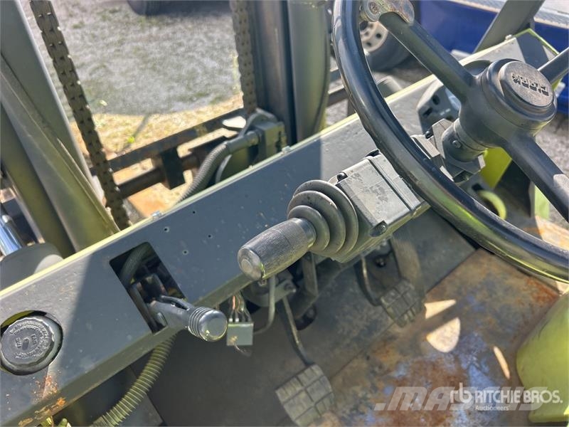 Clark CMP70 15500 lb Pneumatic Tire Forklift (Inoperable Iné