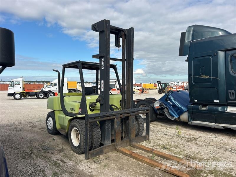 Clark CMP70 15500 lb Pneumatic Tire Forklift (Inoperable Iné