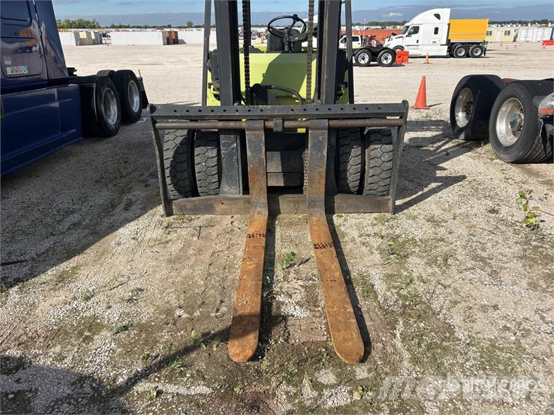 Clark CMP70 15500 lb Pneumatic Tire Forklift (Inoperable Iné