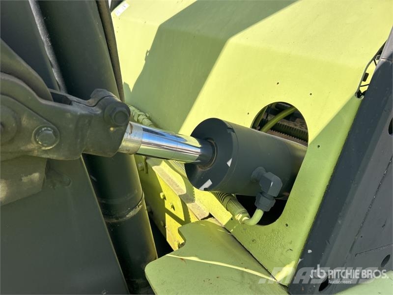 Clark CMP70 15500 lb Pneumatic Tire Forklift (Inoperable Iné