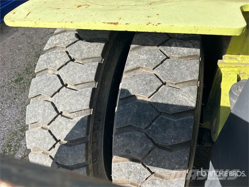 Clark CMP70 15500 lb Pneumatic Tire Forklift (Inoperable Iné