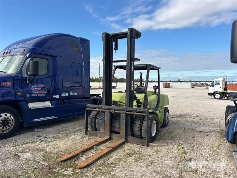 Clark CMP70 15500 lb Pneumatic Tire Forklift (Inoperable Iné