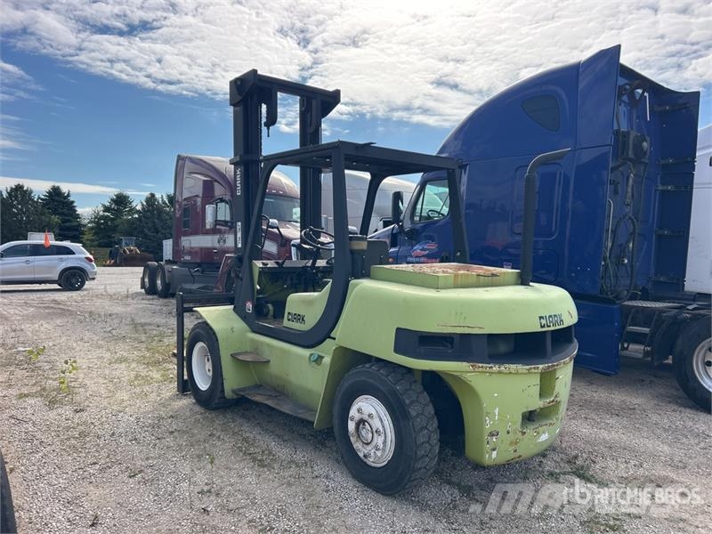 Clark CMP70 15500 lb Pneumatic Tire Forklift (Inoperable Iné