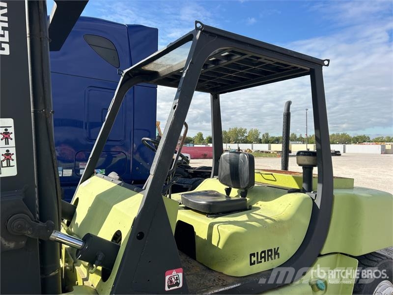 Clark CMP70 15500 lb Pneumatic Tire Forklift (Inoperable Iné