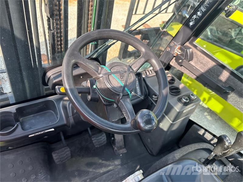 Clark S25D 4750 lb Pneumatic Tire Forklift Targoncák-Egyéb
